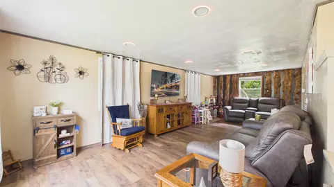 Living - 4020 N Ballard Rd, Appleton, WI 54913 photo 1 of 2