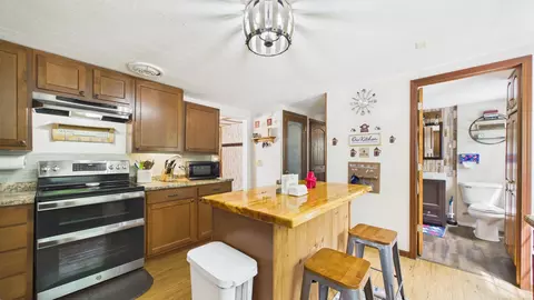 Kitchen - 4020 N Ballard Rd, Appleton, WI 54913 photo 2 of 3