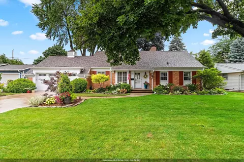 1049 Kalfahs St, Neenah, WI 54956