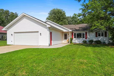 300 Rosemary Dr, Pulaski, WI 54162