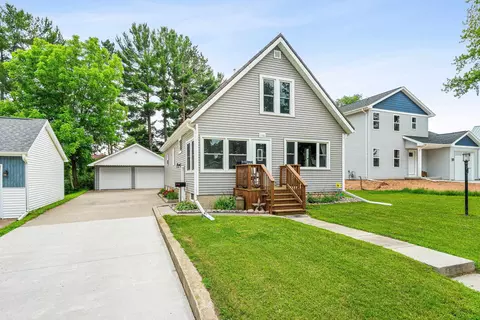 116 E Law St, New London, WI 54961