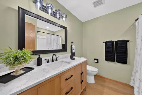 Bath - w2593 Oakmeadow Court, Appleton, WI 54915 photo 2 of 2