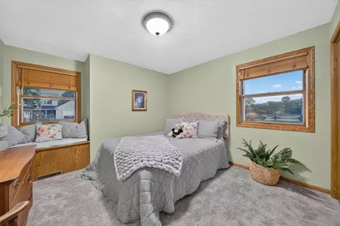 Bedroom - w2593 Oakmeadow Court, Appleton, WI 54915 photo 4 of 7