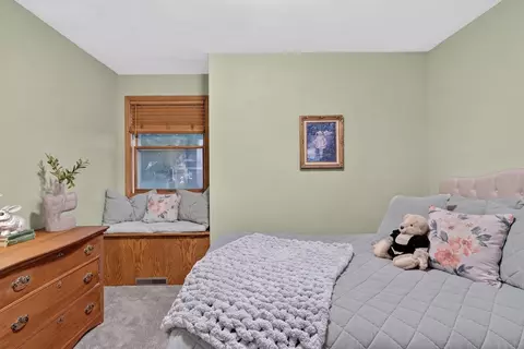 Bedroom - w2593 Oakmeadow Court, Appleton, WI 54915 photo 5 of 7