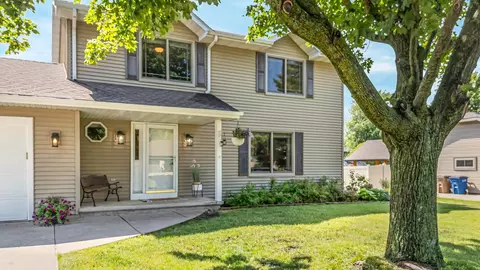 2767 Oakwood Cir, Oshkosh, WI 54904