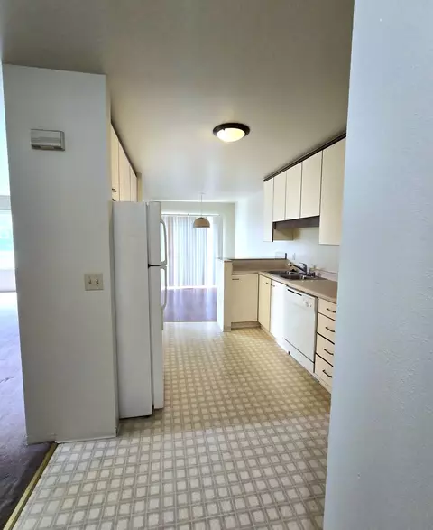 Kitchen - 722 N Hawthorne Dr, Appleton, WI 54915 photo 4 of 4