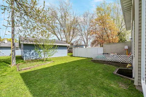 Exterior - 722 N Hawthorne Dr, Appleton, WI 54915 photo 3 of 5