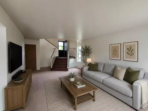 Living - 722 N Hawthorne Dr, Appleton, WI 54915 photo 2 of 4