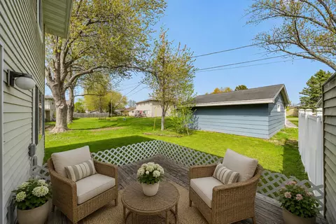 Exterior - 722 N Hawthorne Dr, Appleton, WI 54915 photo 2 of 5