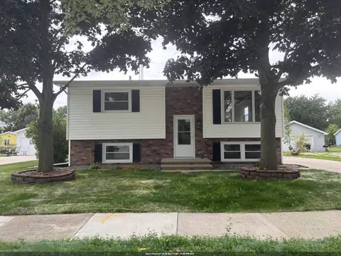 1135 Greenfield Trl, Oshkosh, WI 54904