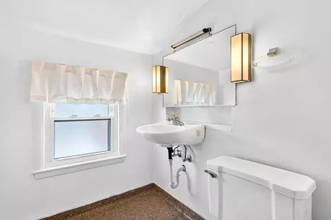 Bath - 804 E Maple St, Appleton, WI 54915 photo 3 of 3