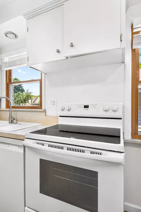 Kitchen - 804 E Maple St, Appleton, WI 54915 photo 4 of 5