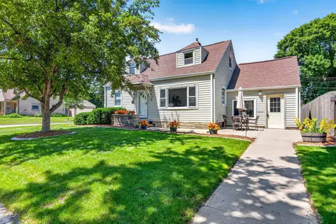 Exterior - 804 E Maple St, Appleton, WI 54915 photo 2 of 6
