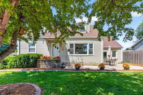 Exterior - 804 E Maple St, Appleton, WI 54915 photo 4 of 6