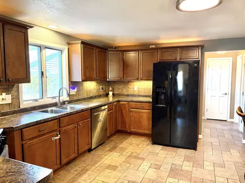 Kitchen - 513 E Lindbergh St, Appleton, WI 54911 photo 3 of 3