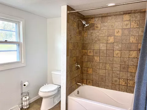Bath - 513 E Lindbergh St, Appleton, WI 54911 photo 2 of 4