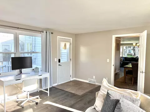 Entry Way - 513 E Lindbergh St, Appleton, WI 54911 photo 2 of 3