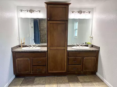 Bath - 513 E Lindbergh St, Appleton, WI 54911 photo 3 of 4