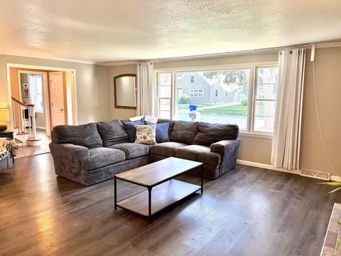 Living - 513 E Lindbergh St, Appleton, WI 54911 photo 2 of 3