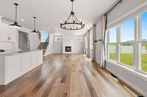 Living - n9239 Laura St, Appleton, WI 54915 photo 6 of 7