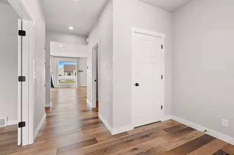 Entry Way - n9239 Laura St, Appleton, WI 54915 photo 2 of 7