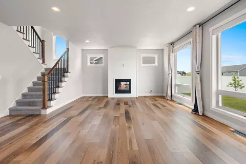 Living - n9239 Laura St, Appleton, WI 54915 photo 2 of 7