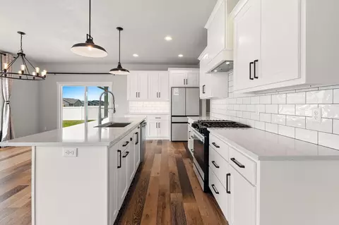 Kitchen - n9239 Laura St, Appleton, WI 54915 photo 3 of 5