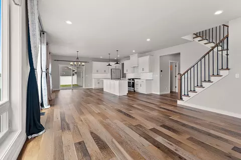 Living - n9239 Laura St, Appleton, WI 54915 photo 4 of 7