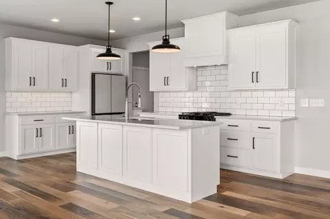 Kitchen - n9239 Laura St, Appleton, WI 54915 photo 2 of 5