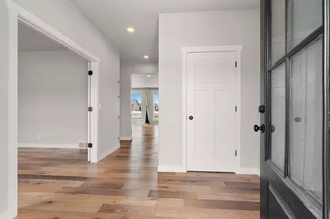 Entry Way - n9239 Laura St, Appleton, WI 54915 photo 1 of 7