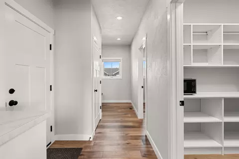 Entry Way - n9239 Laura St, Appleton, WI 54915 photo 4 of 7
