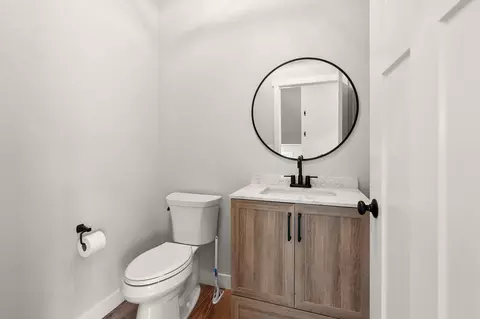 Bath - n9239 Laura St, Appleton, WI 54915 photo 1 of 10