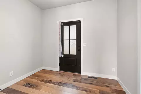 Entry Way - n9239 Laura St, Appleton, WI 54915 photo 3 of 7