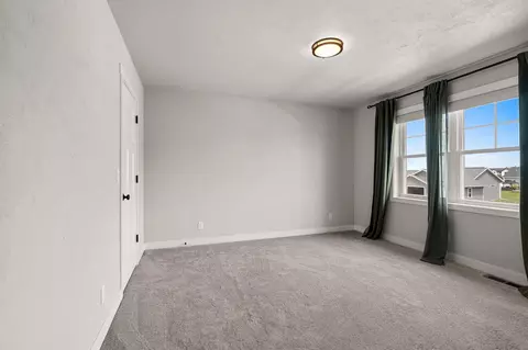 Bedroom - n9239 Laura St, Appleton, WI 54915 photo 6 of 9