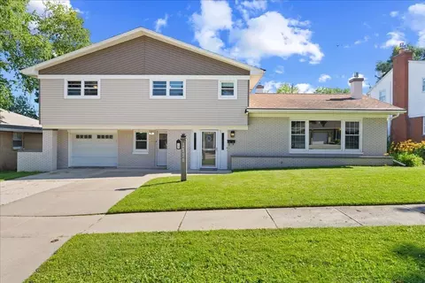 1496 Russell St, Green Bay, WI 54304