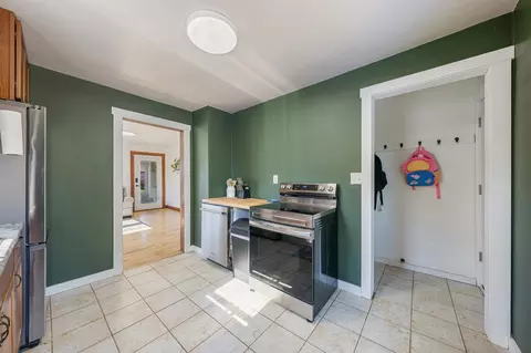 Entry Way - 723 W Grant St, Appleton, WI 54914 photo 1 of 3