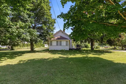 1866 Oakridge Rd, Neenah, WI 54956