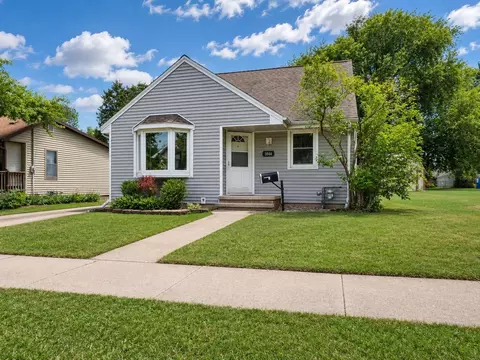 Exterior - 1844 S Jefferson St, Appleton, WI 54915 photo 4 of 11