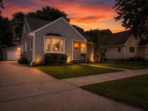 Exterior - 1844 S Jefferson St, Appleton, WI 54915 photo 2 of 11