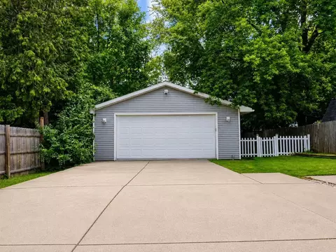Exterior - 1844 S Jefferson St, Appleton, WI 54915 photo 8 of 11
