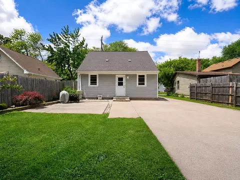 Exterior - 1844 S Jefferson St, Appleton, WI 54915 photo 6 of 11