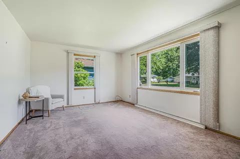 Living - 3332 W 1st Ave, Appleton, WI 54914 photo 2 of 4
