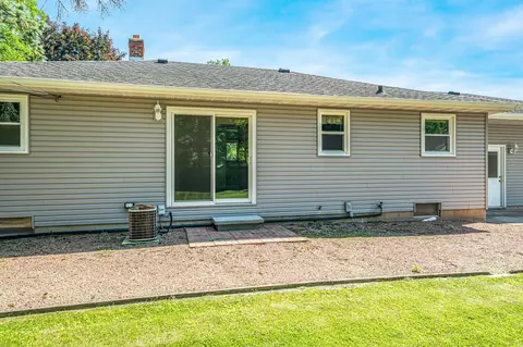 Exterior - 3332 W 1st Ave, Appleton, WI 54914 photo 5 of 7