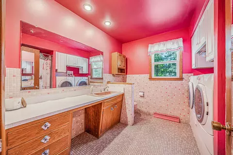 Bath - 3332 W 1st Ave, Appleton, WI 54914 photo 1 of 2