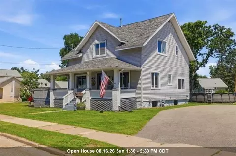 427 5th St, Waupaca, WI 54981