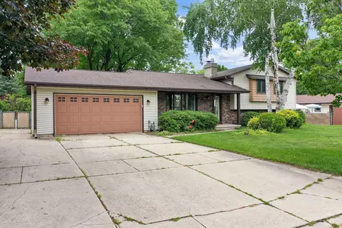 599 Masters Ln, Green Bay, WI 54311