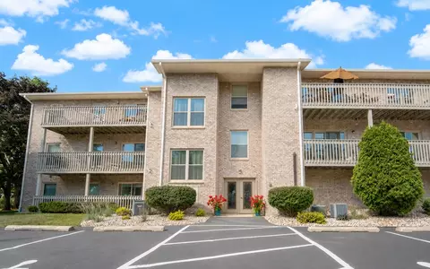 1600 Rustic Oaks Ct #23, Green Bay, WI 54301