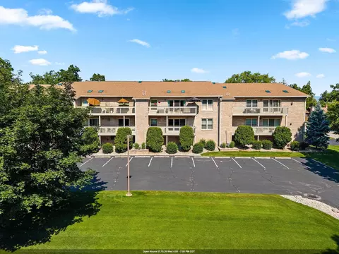 1600 Rustic Oaks Ct #23, Green Bay, WI 54301