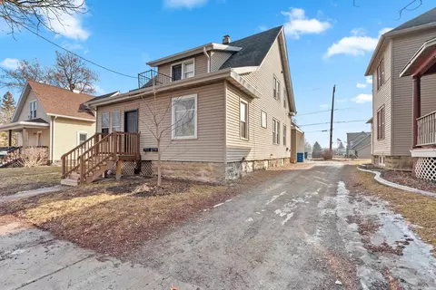 1207 S Broadway St, Green Bay, WI 54304