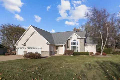 1412 Parkview Dr, New London, WI 54961